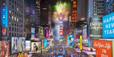 Unga fólkið í New York sækir skemmtistaða grimmt um áramótin en það er ekki gefið.