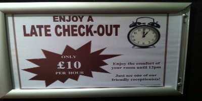 Ef þú vilt ekki út á götu strax klukkan 10 um morguninn þá er sértilboð í gangi til hádegis.