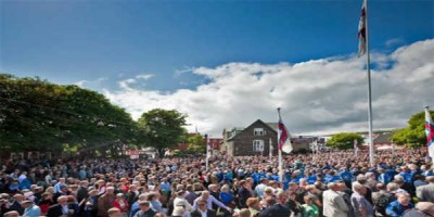 Gestrisni og almenn gleði virðist Færeyingum í blóð borin. Mynd Thorshavn.fo