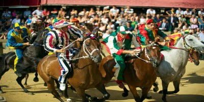 Umdeild mjög. Hátíðin Palio di Siena þykir ekki lengur móðins hjá stjórnvöldum. Mynd Janus Kinase