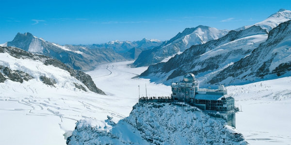 Þó Alparnir séu víða stórkostlegir ber Jungfrau Aletsch svæðið af með sínum mikilfenglega Aletsch jökli. Svæðið er á Heimsminjaskrá fyrir stórkostlega náttúrufegurð