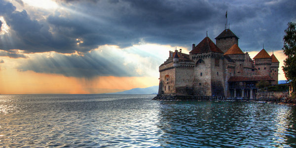 Chillon kastalinn á bökkum Léman vatns skammt frá Montraux þykir með þeim stórkostlegri og leyndardómsfyllri köstulum sem fyrirfinnast í veröldinni.