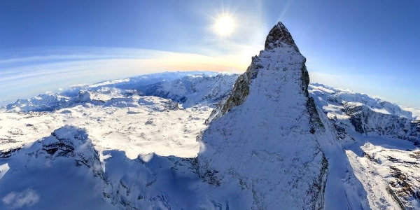 Helsta náttúrulega tákn Sviss er Matterhorn tindurinn mikilfenglegi. Hann er þó ekki hæsti tindur landsins.