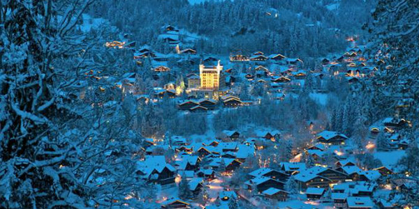 víða í heiminum eru betri aðstæður til skíðaiðkunar en í Sviss. Skipta fyrsta flokks skíðastaðir hundruðum