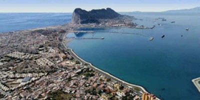 Einn sá bær sem allra verst hefur orðið úti í efnahagshamförum þeim er dunið hafa yfir Spán er La Linea við hlið hins breska Gibraltar kletts