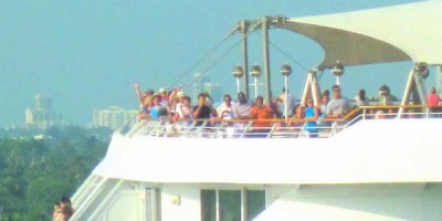 Allt til alls um borð en hreint ekki allt ókeypis eins og margir halda. Mynd Sean & Lauren 