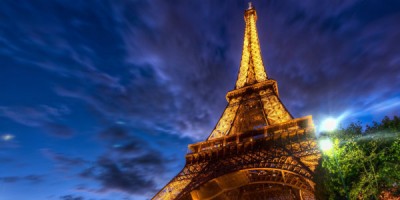 Ansi merkilegur þessi Eiffel turn Frakka