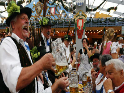 Það er sannarlega upplifun að njóta stunda á Októberfest í Munchen en ágætt að hafa nokkra hluti í huga áður.