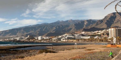 Playa de las Americas á Tenerife er afar vinsæll staður enda hitastigið ljúft allan ársins hring. Mynd Annabel Beales