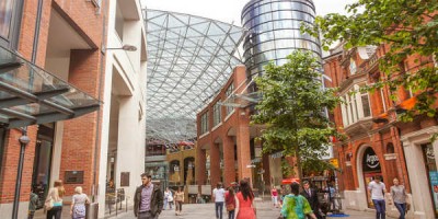 Heita má pottþétt að einhverjir Íslendingar fylli skjóður sínar og poka af vörum í Belfast á Írlandi næstu misserin. Mynd William Murphy