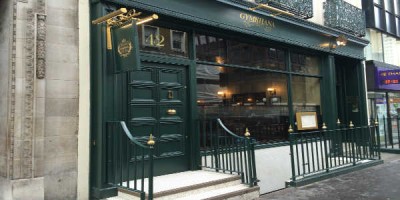 Eins og margir góðir staðir í London og Bretlandi lætur Gymkhana ekki mjög mikið yfir sér. Mynd NRA