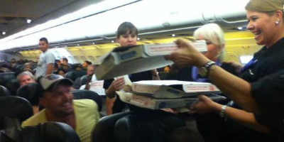 Löng og leiðinleg bið en enginn fór hungraður frá borði að lokum. Skjáskot twitter