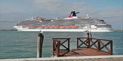 Ekkert að þessum dalli og útsýn af svölum líklega frábær. Mynd Jean-Pierre Dalbera