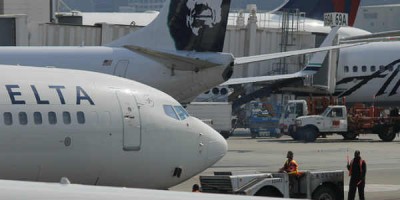 Það er oft ekki mjög flókið að spotta út þá sem eru hræddir við að fljúga á stærri alþjóðaflugvöllum. Hjálpum þeim. Mynd Corey Seeman