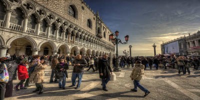 Feit sekt fyrir ranga tösku í Feneyjum. Mynd Giuseppi Moscato