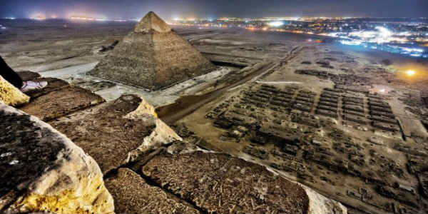 Glæsileg yfirsýn en miður hvað byggð færist sífellt nær. Mynd Vadim Makhorov