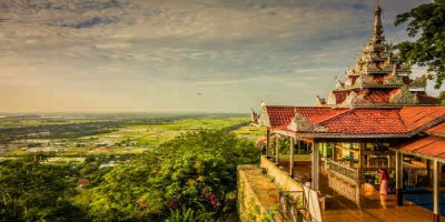 Kannski fallegasta land Asíu. Útsýni frá Mandalay hæð. Mynd bucketlistly