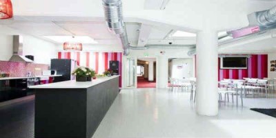 Ekki amalegt þetta framúrstefnulega hótel. Nema kannski að þetta er ekki hótel heldur hostel. Skjáskot