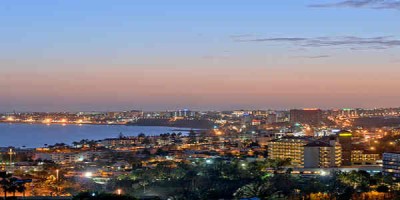 Ljúft loftslag á Ensku ströndinni í desember sem aðra mánuði