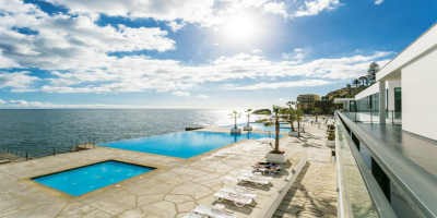 Einn hluti strandsvæðis Vidamar og ekkert amalegt að sóla sig hér eða busla í laugunum.