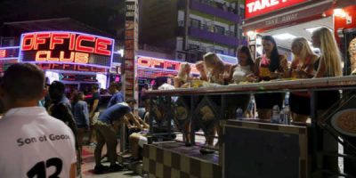 Í þessum bæ á Ibiza verður hart tekið á öllu drykkjufólki á almannafæri eftirleiðis. Mynd RT