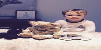 Lýst er eftir sætum bangsa sem hvarf í meðförum Icelandair. Mynd Twitter Jan Eken