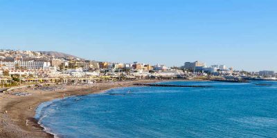 Út með regn og sút, inn með sól og sælu.