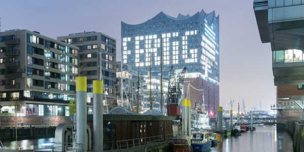 Undur og stórmerki í Hamborg